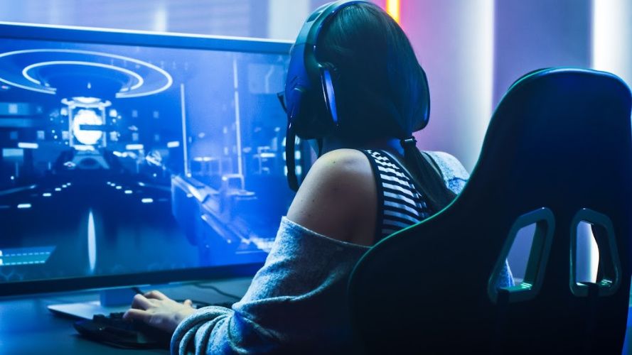 woman gaming on computer